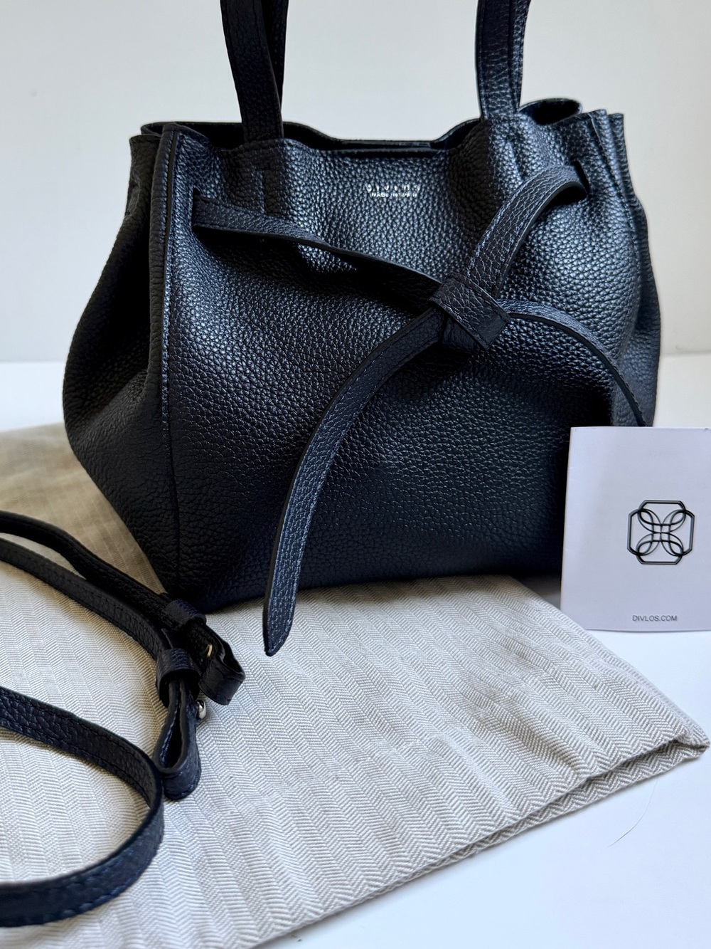 DIVLOS Spain Olivia Navy Blue Pebbled Butter Leather Convertible Crossbody Bag - Picture 3 of 13